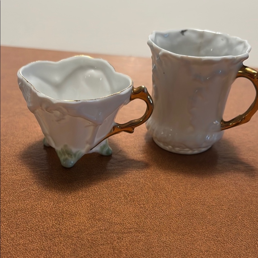 White and Gold Vintage Style Mugs